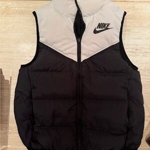 Nike Black and White Reversible Puffer Vest - XS